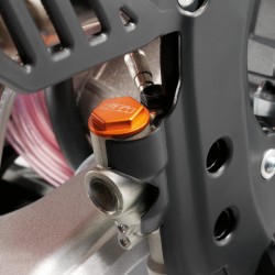 Foot brake-cylinder cover